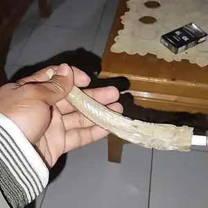 kerajinan tangan tanduk kerbau bule, ukiran motif naga, detail dan unik,panjang 14/15 cm up, cocok buat koleksi dan hadiah