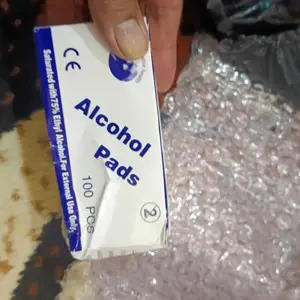 Alkohol Pads Kapas Alkohol / Isi 100Pcs Tissue Alkohol / Antiseptik untuk bersihkan luka