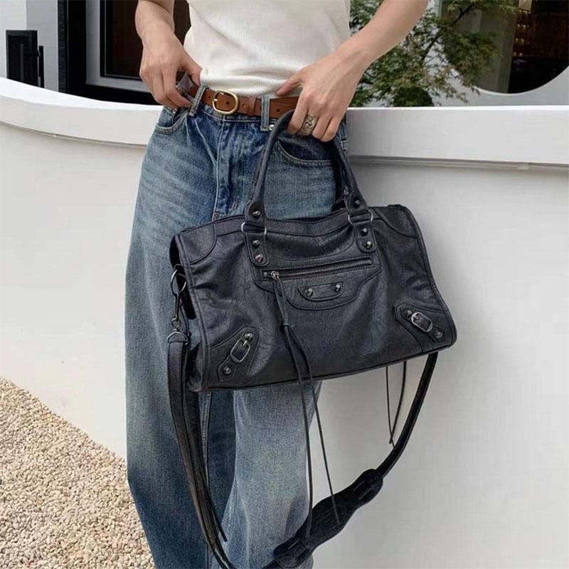 Túi xe máy đính tua rua, túi cô gái gợi cảm, phong cách đường phố, dung tích lớn, cảm giác cao cấp, túi đeo vai, túi đeo chéo, túi xách tay