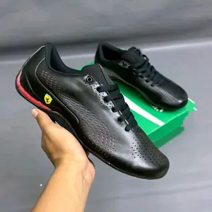 Sepatu Lari Ferrari x Roma Colorways Outdoor