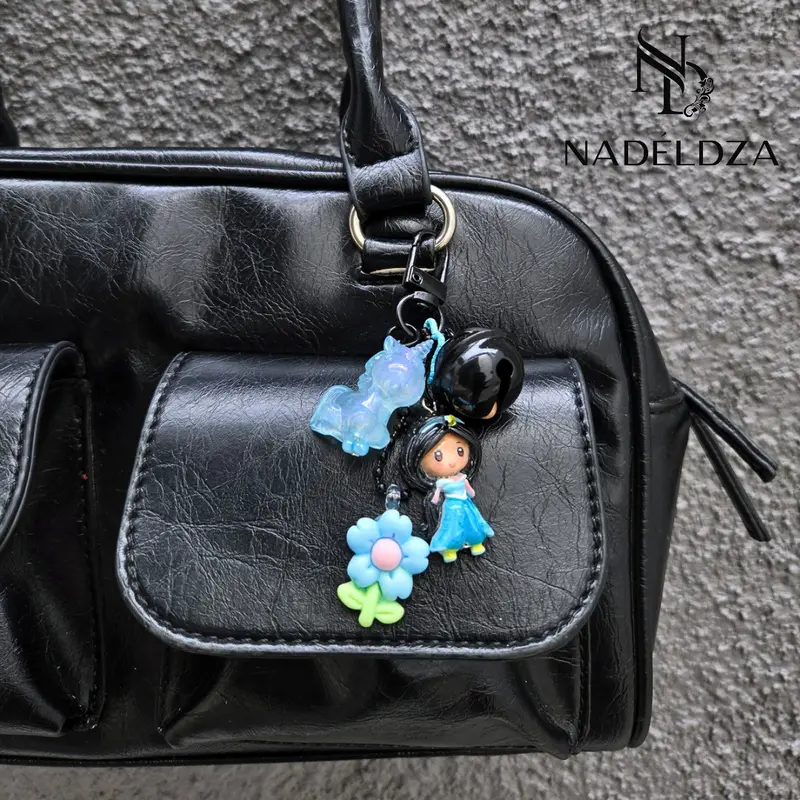 Nadeldza Bag Charm Mini Strap Karakter Princess Magi Bunyi Lonceng Glow in The Dark/ gantungan Ts HP Karakter Glow in The Dark 2