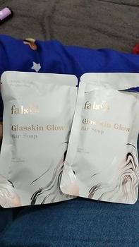 Product Review of (GET 2 PCS) Sabun Glasskin Glow Bar Soap by The Falsya Beauty Pencerah Membersihkan Memudarkan Kotoran Kulit Hitam dan Kusam Perawatan Mencerahkan Punggung Tangan from R**🧀 0