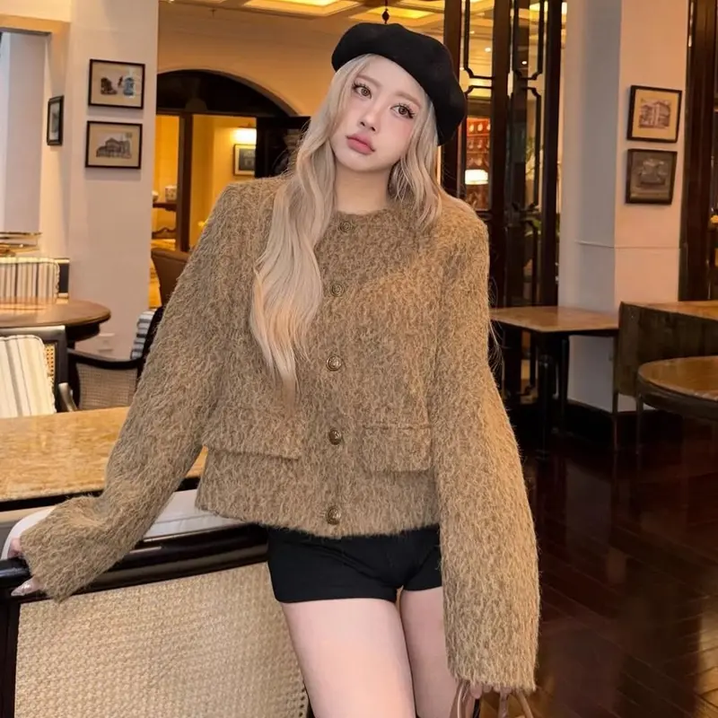 Áo Khoác Dạ Tweed Kiểu Nữ 2 Lớp Có Đệm Vai Dáng Ngắn Basic Chi Tiết Cổ Tròn Cúc Đồng Mùa Thu Đông Kimee - KA688 | BigBuy360 - bigbuy360.vn