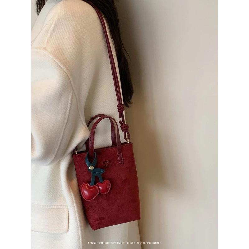 ￼Brown Suede Tas Slempang Chio Phone Bag 6