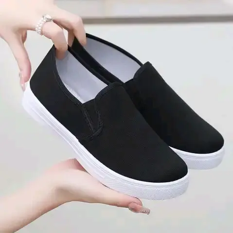 Sepatu Slip On Wanita Terbaru Putih Hitam Simple Elegan Tinggi Kualitas Shoes 3