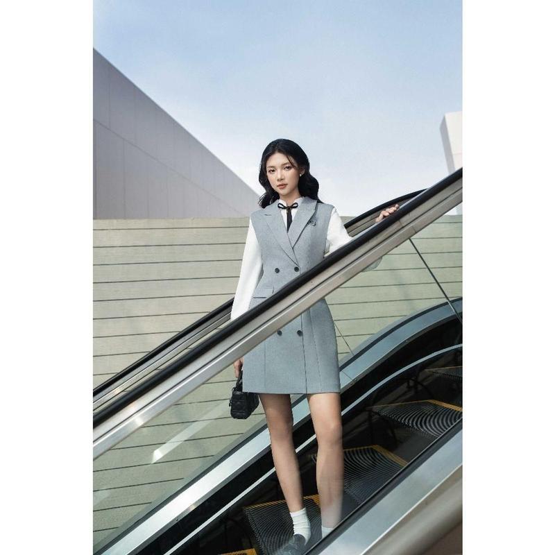 Đầm cổ vest phối cổ tàu dáng ngắn 1F29.2412K thiết kế bởi JM Dress Desᶖgn