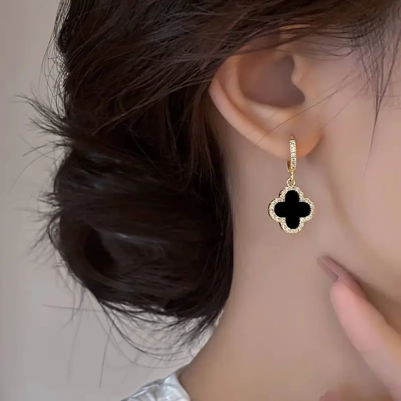 Anting Wanita Anting Titanium Anting Semanggi Anting Clover Anting bunga hitam dan berlian Anting van cleef 4