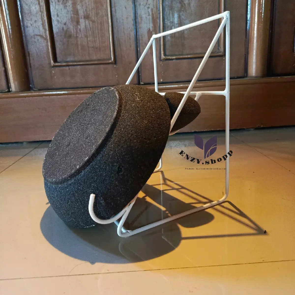 Rak Cobek tempat menaruh Cobek dan ulekan besi kokoh