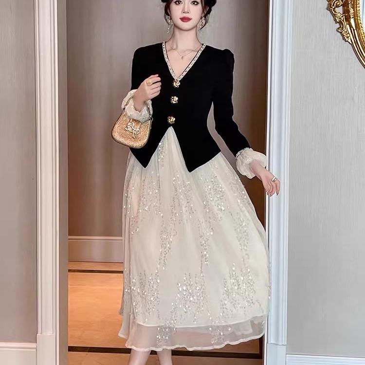 Lan Anh Váy thiết kế cổ V viền ngọc phối dưới ren thanh lịch hàng QCCC dành cho nữ mùa hè 2025