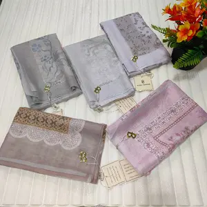 Hijab segiempat Buckle motif pouch Kerudung