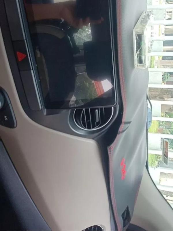 Thảm Taplo Ô Tô Hyundai i10 Da Vân Cacbon, Nhung Lông Cừu 3