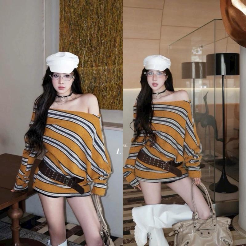  Sẵn  KÈM ĐAI  Áo len sọc dáng dài lệch vai trễ vai sọc ngang màu vàng form thụng dáng rộng đai bản to cá tính 