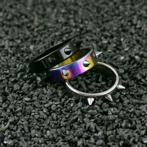 Cincin Punk Titanium Unisex dengan Desain Spiky dan Warna Pelangi untuk Gaya Modern Ring Titanium Ringan dan Nyaman untuk Pria dan Wanita