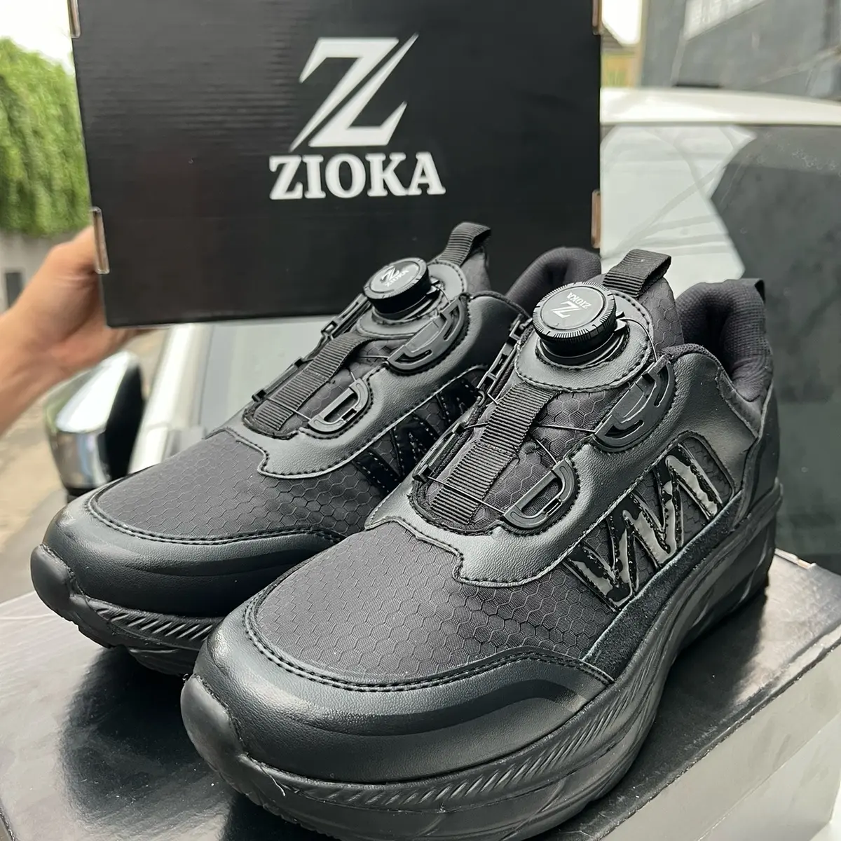 Sepatu ZIOKA Tali Putar Black Terbaru Sepatu Zioka Black One Tali Putar Sepatu Olahraga Running Tali Putar Cepat Kering Sepatu Sport Tali Putar Sepatu Fullblack Lari Outdoor
