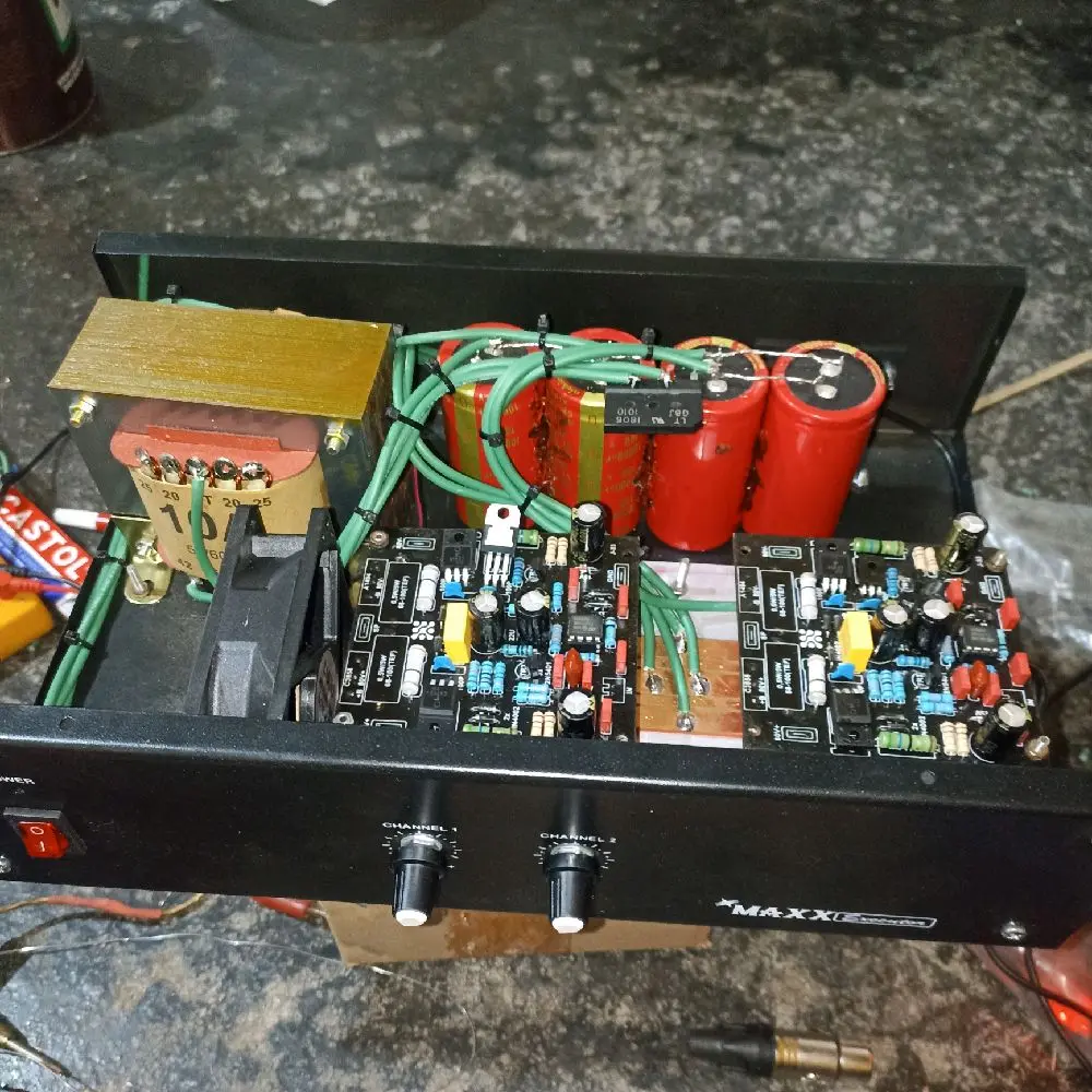 Ampli Omahan Power dengan Desain Klasik dan Kualitas Suara yang Jernih
