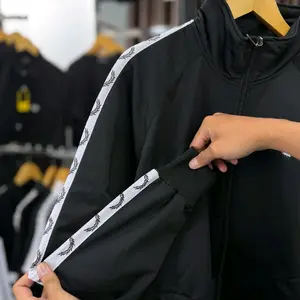 TRACKTOP PEDRI LIS LENGAN PRIA BAHAN BABYTERRY Dengan Desain Elegan dan Nyaman untuk Penggunaan Sehari-hari