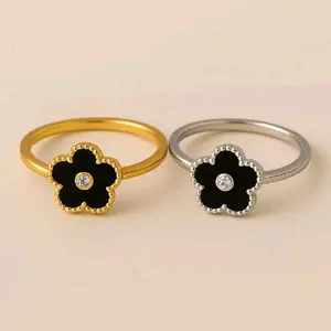 Cincin Titanium Wanita Size Bunga Hitam Permata Cantik Elegan Rings