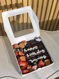 Gambar Brownies Panggang Coklat Premium Brownies Lembut Fudgy Dessert Ulang Tahun Hampers Hadiah Manis - Gaby Bella Florist & Cake - 10x20 dari Gaby Bella Florist Kota Administrasi Jakarta Selatan 1 Tokopedia