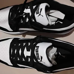 PUMA Sepatu Trainer Rebound Lay-Up Lo SD Uniseks Black-White