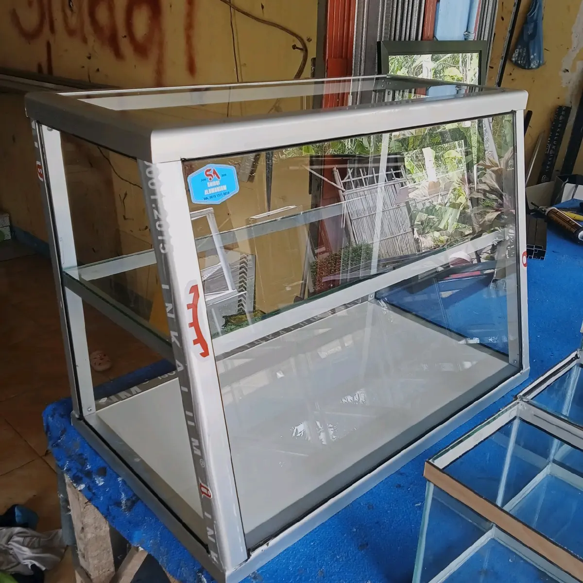etalase warung makan minimalis