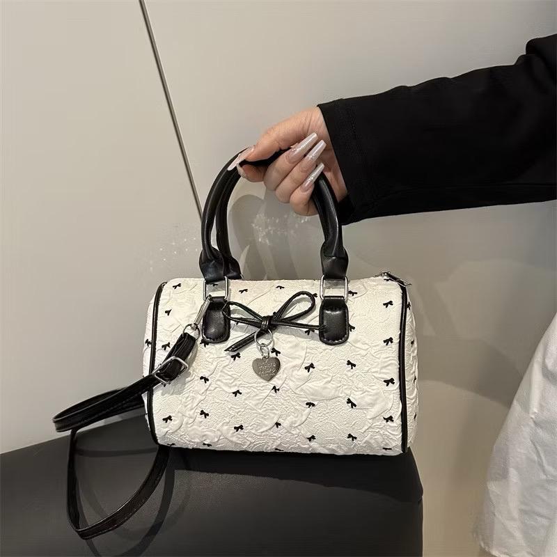 Tặng Kẹp Tóc Hoa Sứ Túi Trống Mini Thêu Nơ – Quai Cứng Phối Nơ Tim Retro CUN189