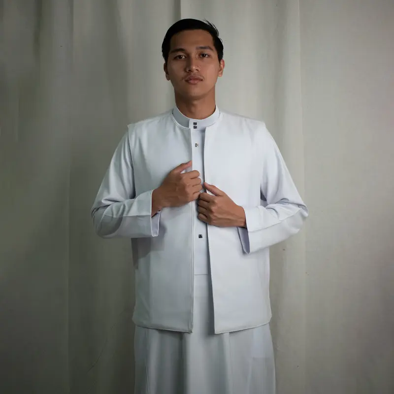 Yateer - Outer Vest Rompi Luaran Semiwool - White 1
