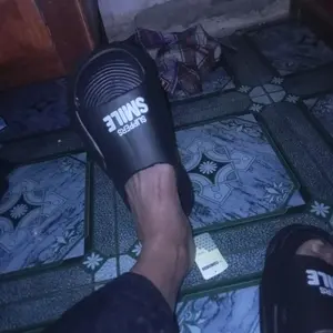 Lateny Sandal Luar Ruangan Pria Anti-selip Anti-bau Sandal Pria Bersol Tebal Sandal Pantai Olahraga Luar Ruangan