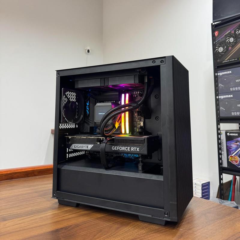 PC Gaming Intel 10 | Ultra 7. 70k Plus - 32GB - 5080 16GB
