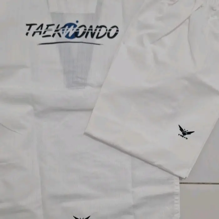 dobok taekwondo kerah hitam bahan 3 stripes polyester campur katun 4