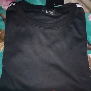 PLATINUM WORLD.ID T-Shirt Baju Kaos List Stripe ST Unisex Pria - Wanita Couple Jumbo M - XXL Catton 24s Premium Quality