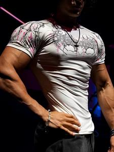 Camiseta deportiva ajustada para hombre de última moda, con estampado gótico, de secado rápido y compresión, manga corta, estilo deportivo con patrón geométrico