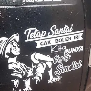 cuting stiker tetap santai, stiker kata kata kepetan, kaca mobil, truck, pick up