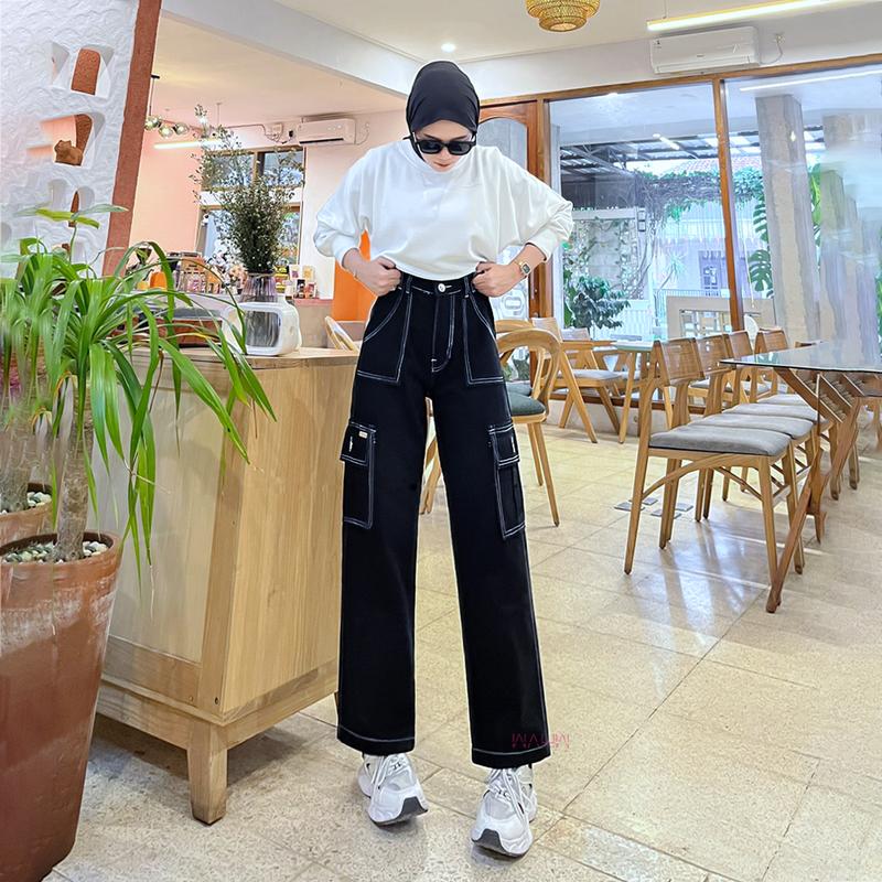 WAUW - CRUEL Highwaist Loose Cargo Jeans Cat. 1 3