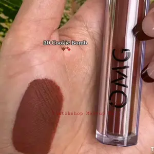 OMG Oh My Glam Matte Kiss Lip Cream 3.5gr - Lipstik Matte Tahan Lama dengan Vitamin E & Jojoba Oil - Warna Cookie Bomb - Waterproof & Quick Set Formula