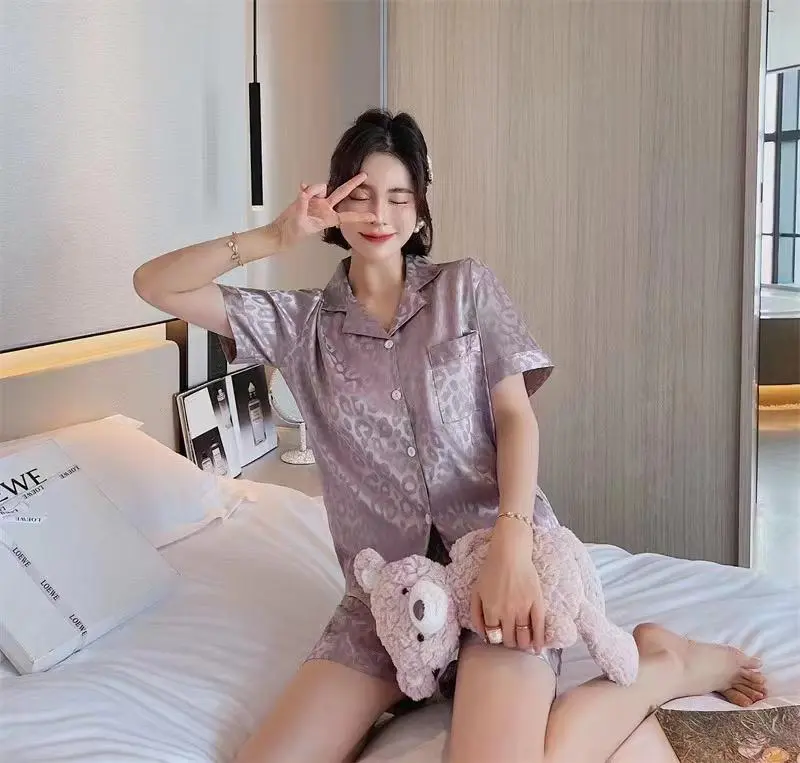 011 Ultra Luxury Sleepwear Kelas Atas Piyama Satin Lengan Pendek Celana Pendek Motif Leopard Lengan Polos Kancing Hidup Bahan Satin High Quality Piyama Import/ Baju Tidur Import / Baju Tidur Murah / Piyama Set / piyama wanita /Piyama Satin/Baju Tidur Set 3