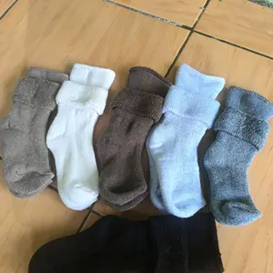 4 Pasang Kaos Kaki Tebal dan Empuk untuk Bayi atau Balita  Polos Panjang Murah dan Nyaman