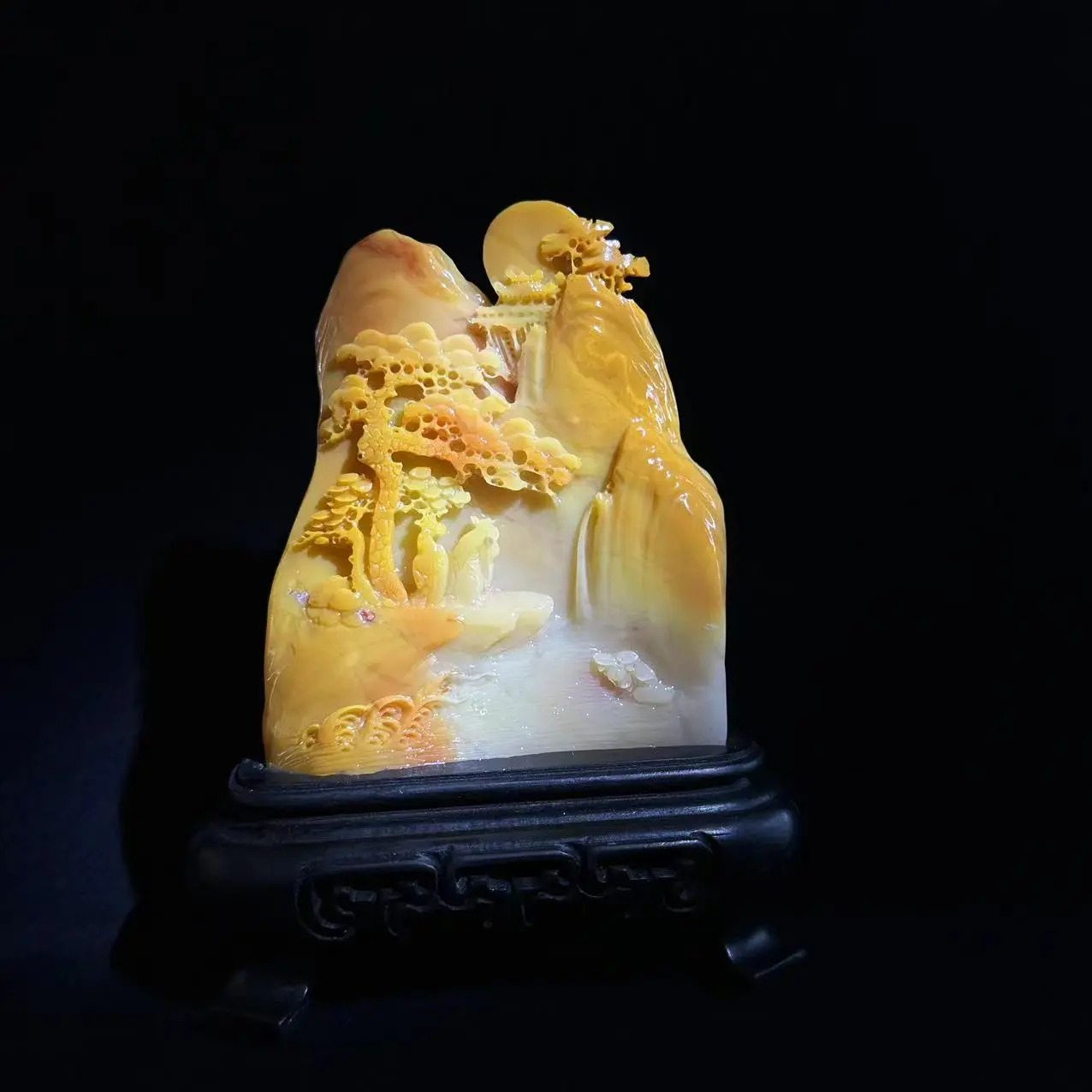 A piece of Qijiang landscape ornaments Shoushan stone landscape ornaments yellow landscape ornaments Chinese traditional culture