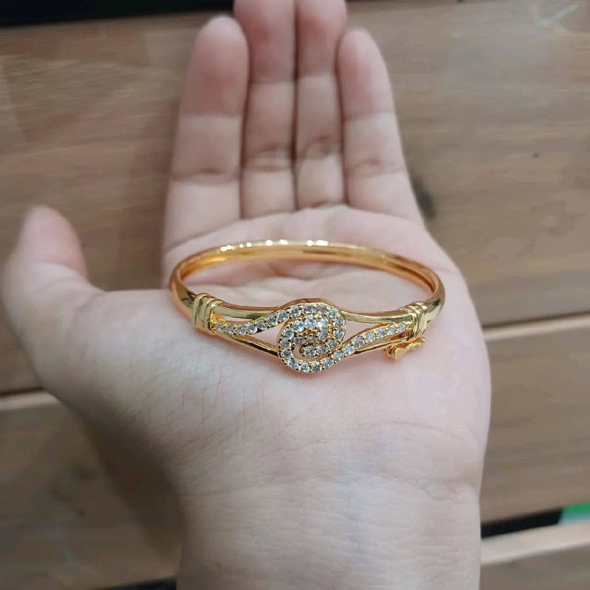 gelang tangan wanita permata mewah