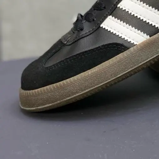 ETALASE 10 SNEAKERS SMB4 HITAM LIS PUTIH