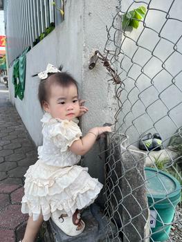 Product Review of [Baobao kids] VÁY CỔ SEN CHẤM BI XẾP TẦNG CỔ THÁO RỜI CHO BÉ GÁI -M266 from V**1 1