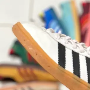 SEPATU CASUAL CTY SRES MNCHN WHT BLCK LTHER LKL