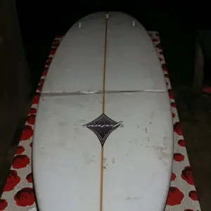 Papan selancar untuk surfing dilaut lepas