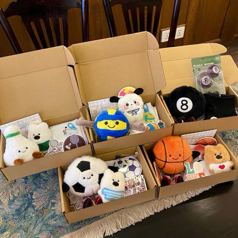  Set Quà Tặng Bạn Nam Móc Khoá Bóng Đá Bóng Rổ Cầu Lông 