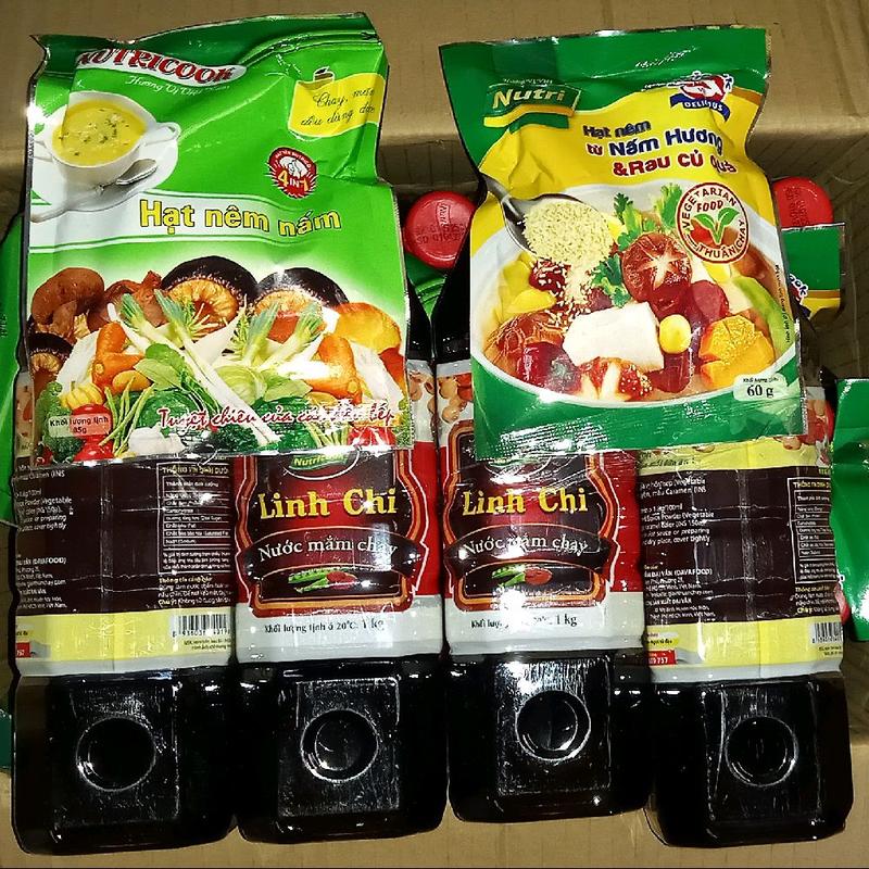 COMBO 4 CHAI NƯỚC MẮM CHAY LINH CHI 1 LÍT TẶNG KÈM 2 BỊCH HẠT NÊM CHAY