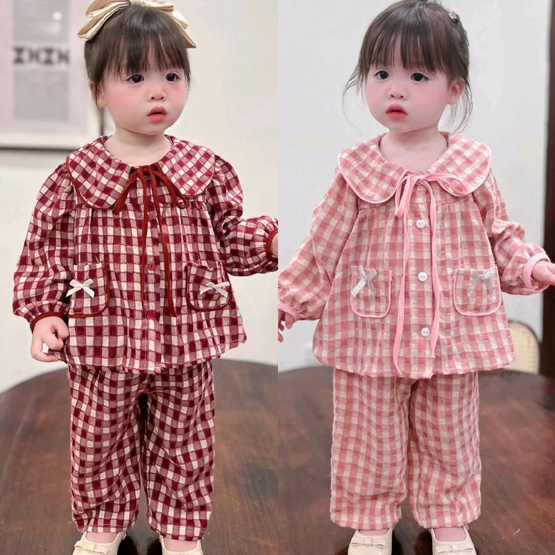   Nhasockids  Bộ quần áo DÀI TAY cho bé gái.  Thiết kế cổ thắt nơ tạo điểm nhấn phối túi 2 bên điệu đà xinh xắn 