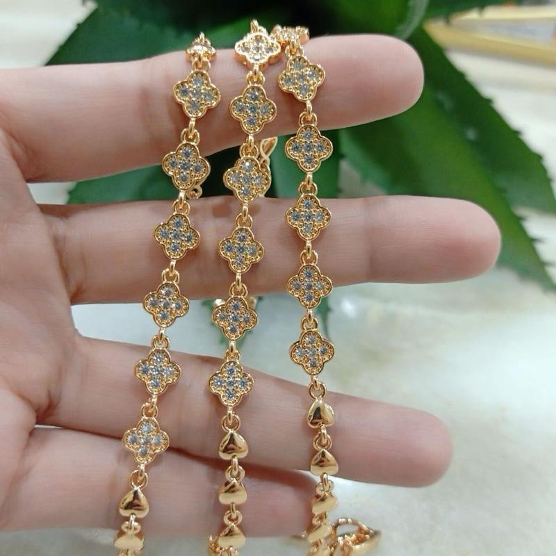 Rantai Tangan Bunga Clover Batu Tanam - TikTok Shop Malaysia