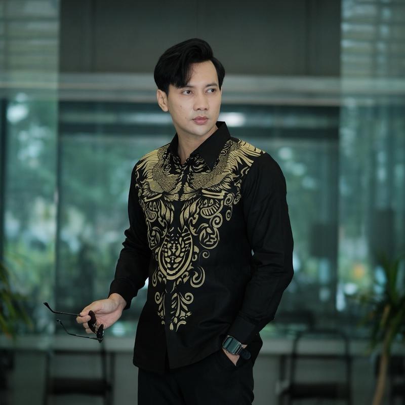 GUNADAKSA HITAM Kemeja batik pria lengan panjang Furing Full katun Slimfit Hitam halus 3