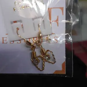 Anting Berlapis Emas Permata Ada Bandulnya Macam Macam Model Kategori Pertama