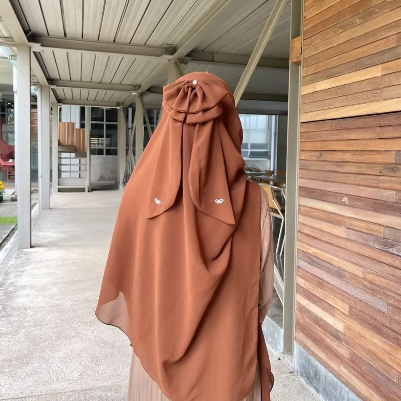 Khimar segi empat Haura set cadar payet dan bros ekor panjang 2