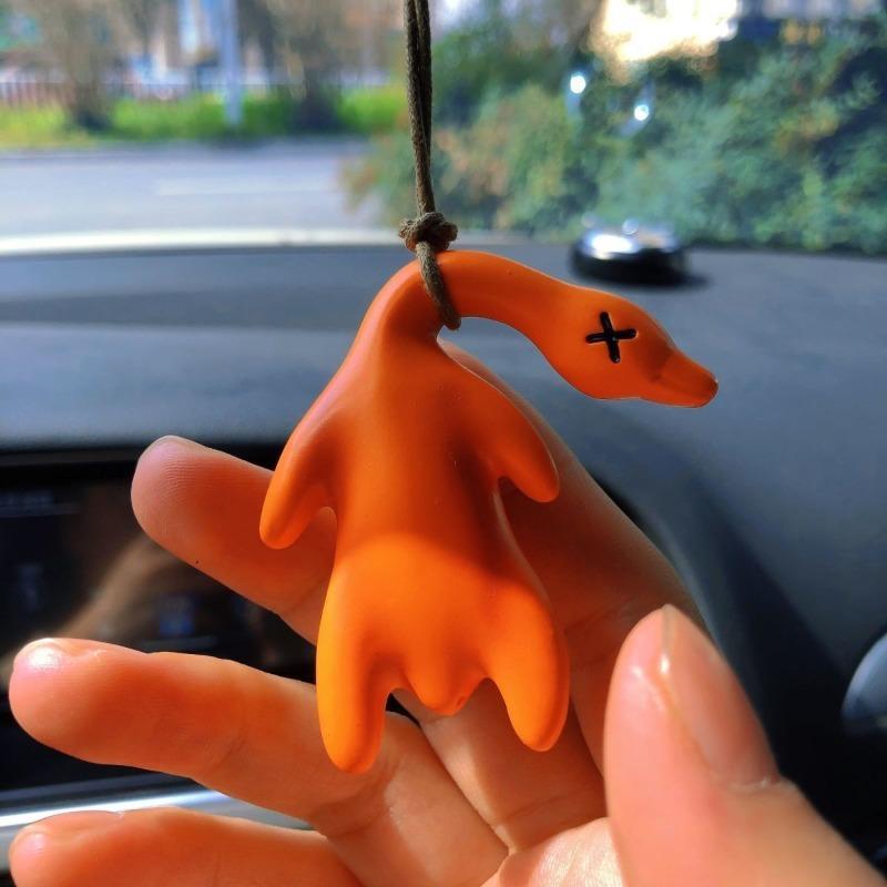 Product Introduction of Color-changing roast duck keychain & changes color when exposed to ultraviolet light, suitable for bag pendants and car pendants for decoration 6